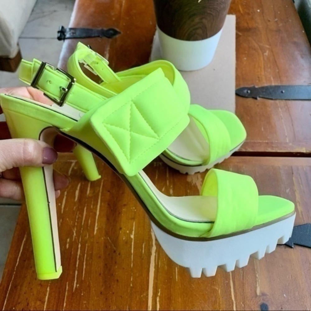 Jessica Simpson Women's Sarey Sandals